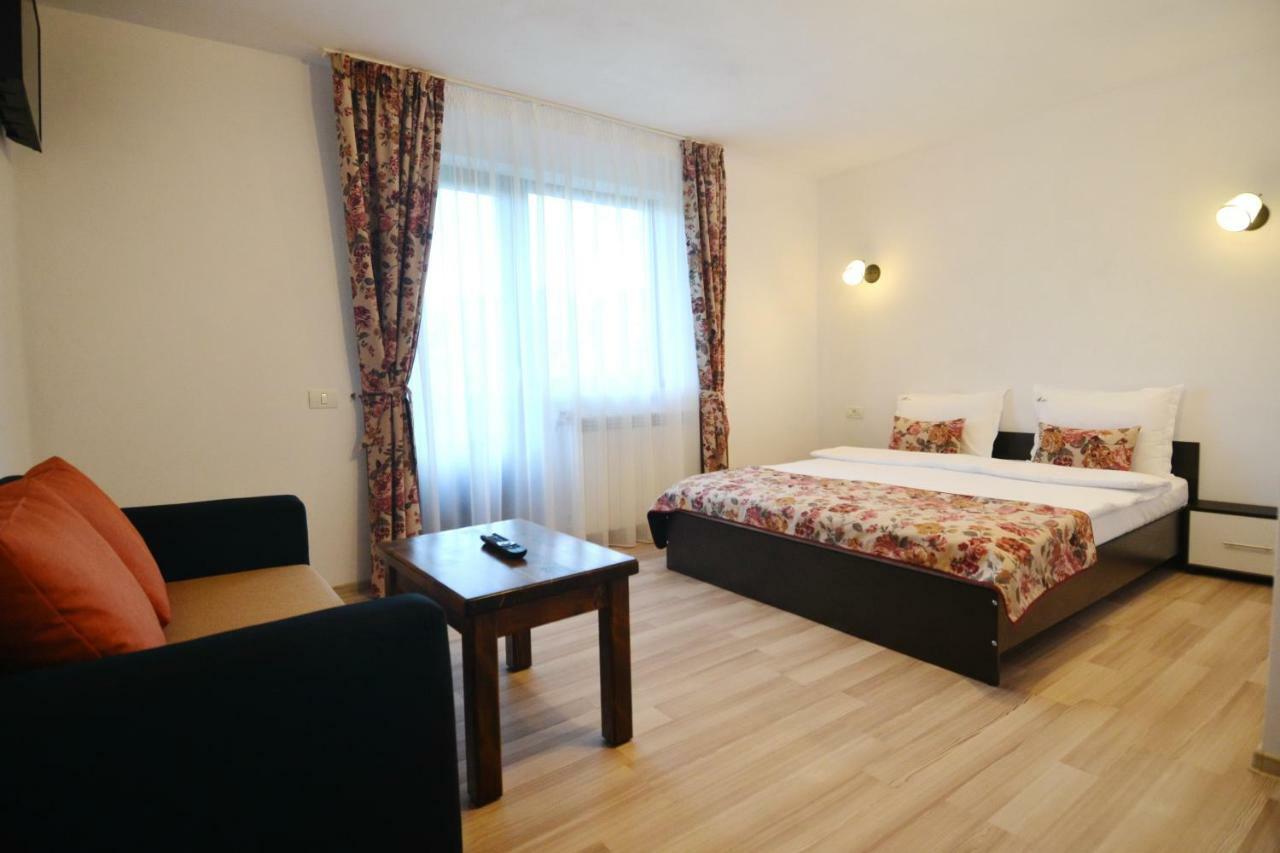 Vila Mogan Hotel Moieciu de Jos Bagian luar foto