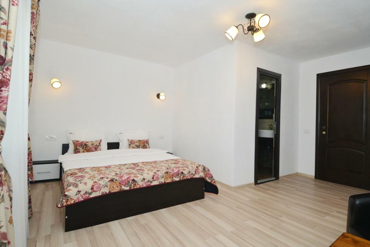 Vila Mogan Hotel Moieciu de Jos Bagian luar foto