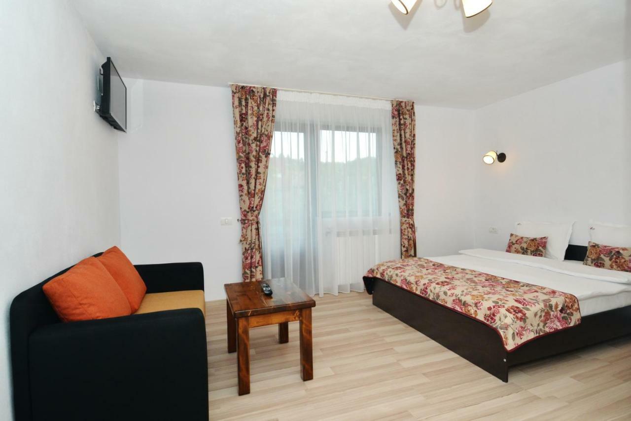 Vila Mogan Hotel Moieciu de Jos Bagian luar foto
