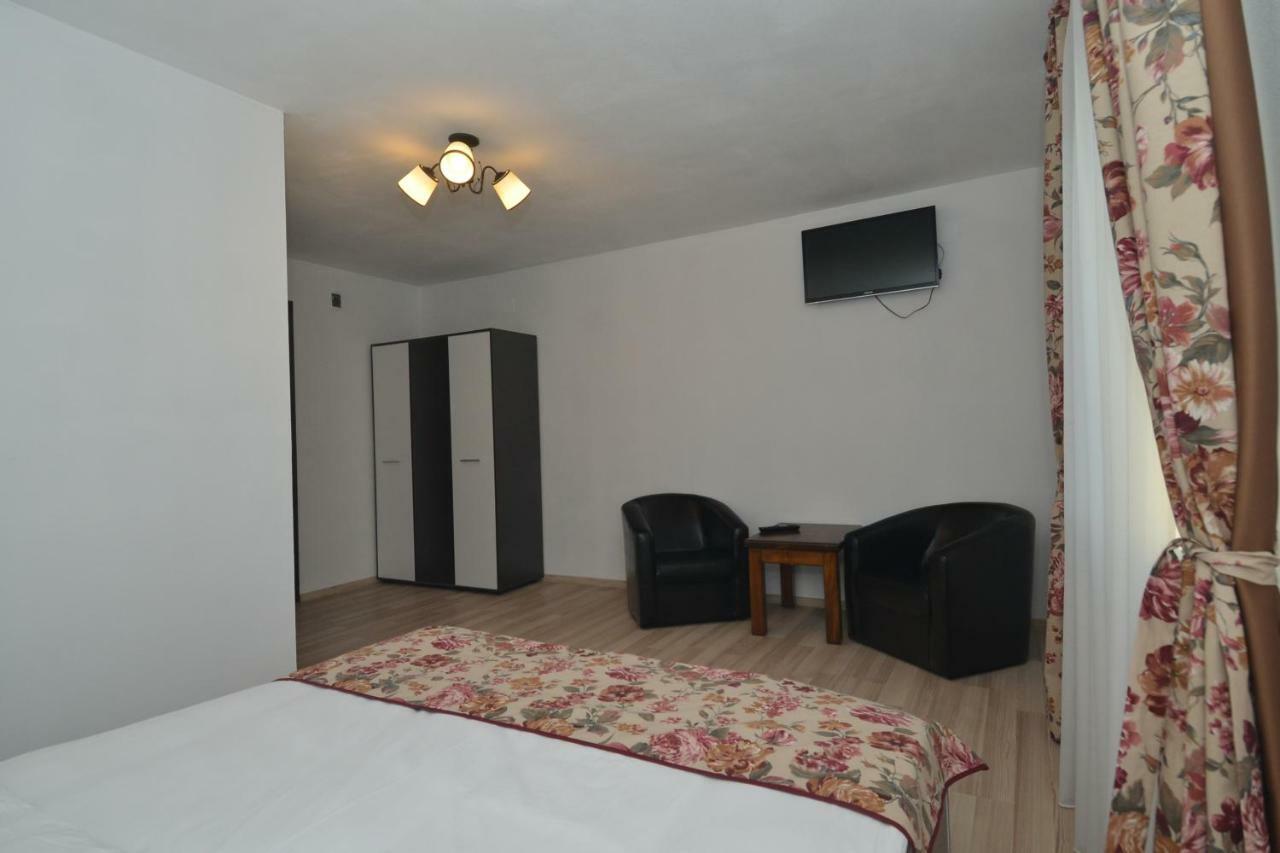 Vila Mogan Hotel Moieciu de Jos Bagian luar foto